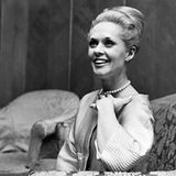 Dafür engagierte sie ein anderer großer britischer Regisseur für seinen letzten Film: 1967 spielte sie in Charlie Chaplins "Die Gräfin von Hongkong" an der Seite von Marlon Brando und Sophia Loren