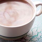 Durch den Kakao gezogen    Dass Zucker ungesund ist, ist keine Neuigkeit. Dass er jedoch auch Kakaopulver teurer macht, wissen vielleicht nicht alle. Denn nur auf Pulver ohne Zuckerzusatz gibt es den ermäßigten Satz von sieben Prozent