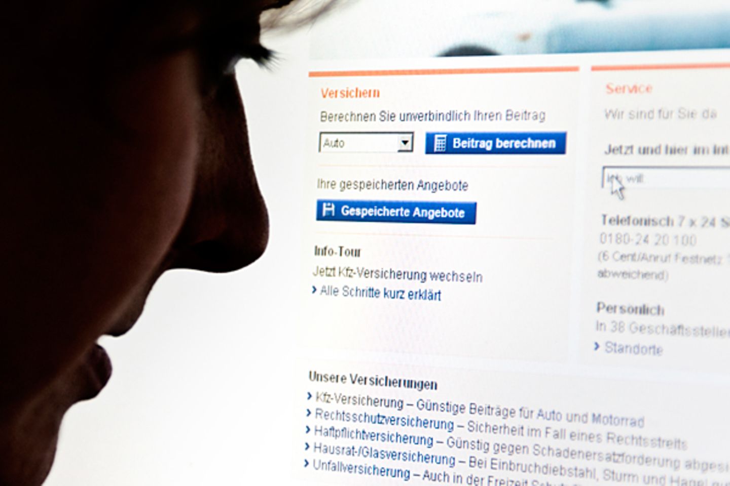 Serie Spritsparen, Teil 4: Hohe Folgenkosten Der Schlag trifft den Fahrer gleich noch mal, wenn er den Zahnriemen wechseln muss. Je nach Intervall zum Beispiel alle 90.000 Kilometer. Über 1.000 Euro kostet der Spaß mit dem Sechsender ganz sicher. Auch die Versicherung ist nicht von Pappe. Wie viel da überwiesen werden muss, hängt stark von der persönlichen Schadensfreiheitsstufe und der jeweiligen Versicherung ab. In den Wechselmonaten zum Herbst heißt es also: Aufpassen, vergleichen und konsequent wechseln. Und wenn der Wagen älter wird, weg mit der Vollkasko. Überall Kosten, Kleinvieh, das Mist macht und vom Halter gerne in selbstbetrügerischer Absicht ignoriert wird Hohe Folgenkosten Der Schlag trifft den Fahrer gleich noch mal, wenn er den Zahnriemen wechseln muss. Je nach Intervall zum Beispiel alle 90.000 Kilometer. Über 1.000 Euro kostet der Spaß mit dem Sechsender ganz sicher. Auch die Versicherung ist nicht von Pappe. Wie viel da überwiesen werden muss, hängt stark von der persönlichen Schadensfreiheitsstufe und der jeweiligen Versicherung ab. In den Wechselmonaten zum Herbst heißt es also: Aufpassen, vergleichen und konsequent wechseln. Und wenn der Wagen älter wird, weg mit der Vollkasko. Überall Kosten, Kleinvieh, das Mist macht und vom Halter gerne in selbstbetrügerischer Absicht ignoriert wird