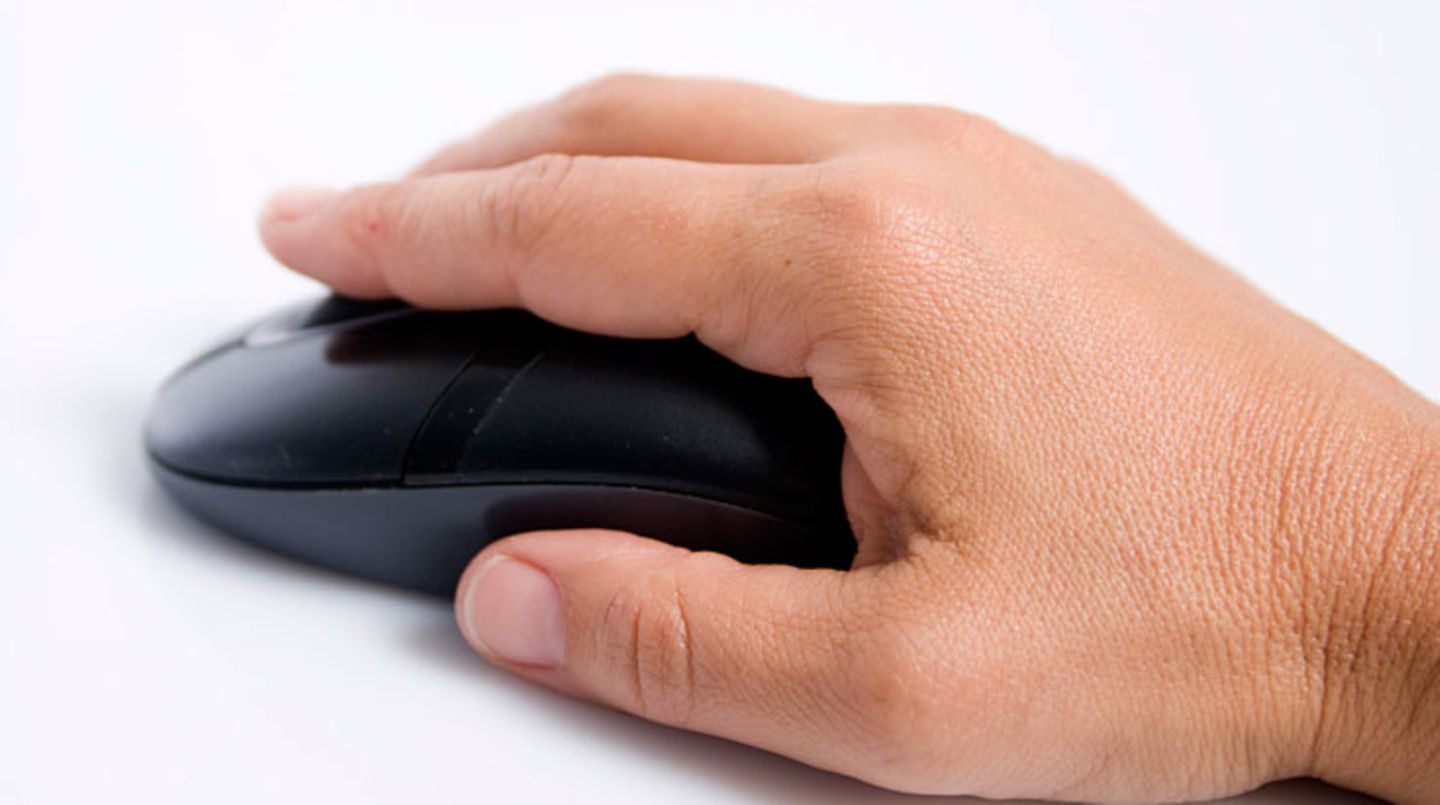 Mut zur Trennung! Wenn Sie das Gefühl haben, dass Ihr Arbeitsgerät Ihrem Rücken nicht bekommt, wechseln Sie es aus. Es gibt inzwischen ungezählte ergonomische Mäuse und Tastaturen, probieren Sie aus, mit welchen Sie am besten zurechtkommen