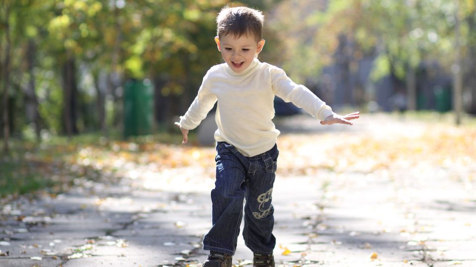 Manchmal kann eine Operation bei eine Hüftfehlstellung helfen, damit Kinder wieder besser laufen können