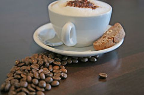 Kaffee, eines der Lieblingsgetränke der Deutschen. Allein im Jahr 2007 wurden pro Einwohner 25 Pfund Kaffee importiert