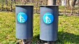 Halten Sie sich draußen von Müllcontainern und Abfallbehältern fern - hier finden sich besonders viele Wespen. Auch am oder im eigenen Haus sollten Sie Mülleimer nie offen herumstehen lassen, sondern verschließen