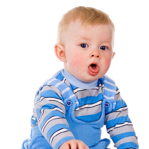 Das Kind hustet im Stakkato, das Baby piepst eher kläglich