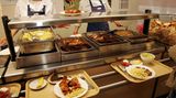 Ist Deutschland eine kulinarische Wüste? 41 Prozent der Deutschen finden ihr Kantinenessen jedenfalls "mittelmäßig" bis "richtig schlecht". Trotzdem gehen 44 Prozent täglich in ihre Kantine  Video: Das essen die Deutschen