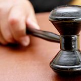 "Die Frage müsste eigentlich anders herum gestellt werden: Kann man ein Antiviren-Software-Hersteller verklagen der bewusst NICHT vor dem 'Bundestrojaner' schützt. Schließlich erfüllt die Software nicht ihren Zweck, den Schutz vor bekannten Viren und Trojanern", meint Uwe aus Essen