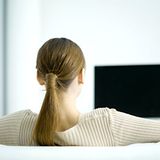 Fernseher: Günstiger    Sie werden immer flacher, ihr Bild immer schärfer, und der Preis geht momentan nach unten: 25 Prozent weniger kosten TV-Geräte heute im Vergleich zum Vorjahresmonat