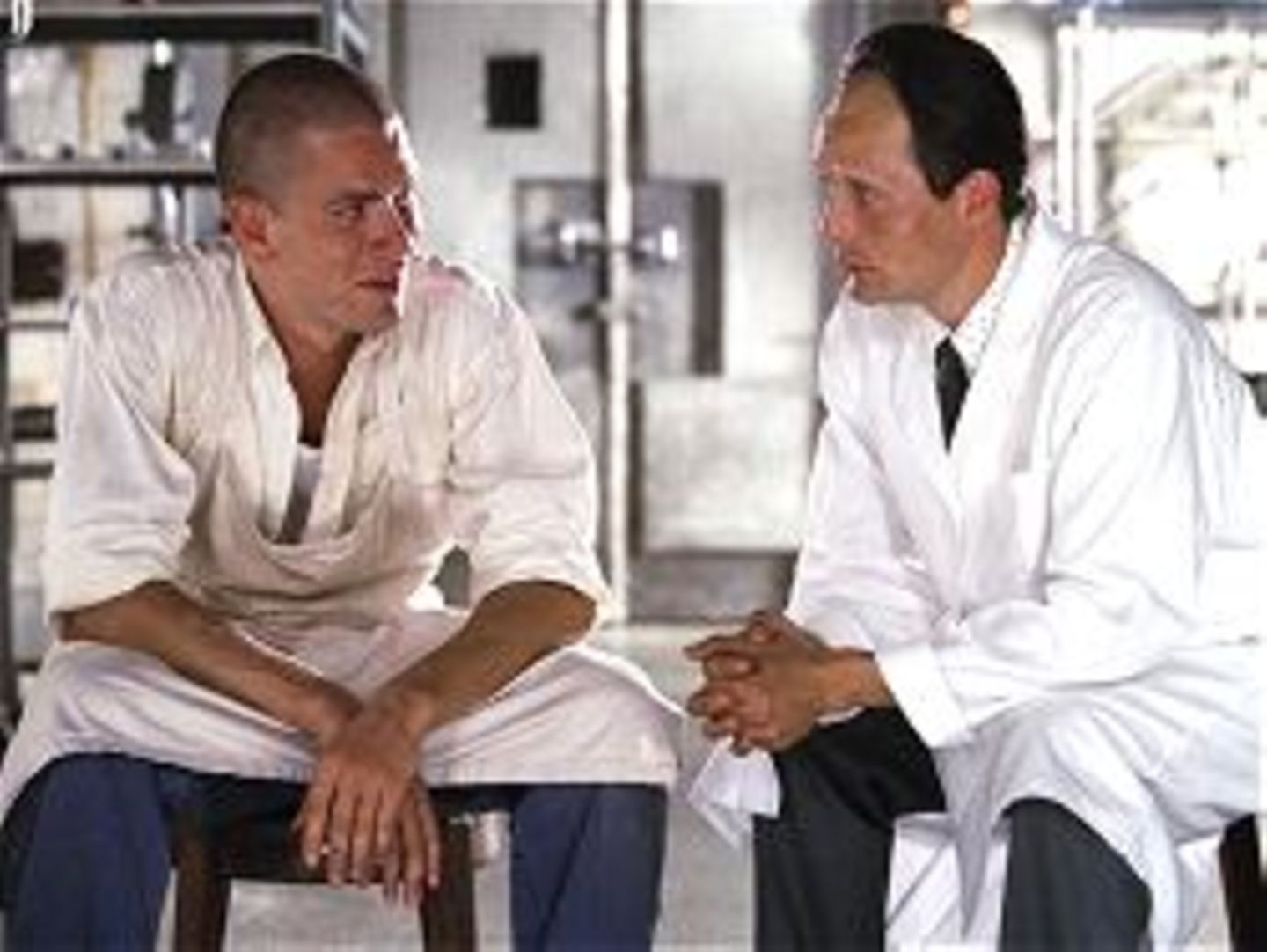 Bjarne (Nikolaj Lie Kaas) und Svend (Mads Mikkelsen) haben ihre eigene Fleischerei eröffnet