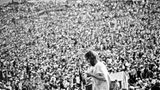 Hippies, so weit das Auge reicht: Für einen kurzen Moment glaubte die "Woodstock-Nation", die sich 1969 auf dem damals größten Musikfestival konstituierte, dass eine andere, friedlichere Gesellschaft möglich sei