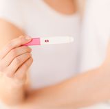 Wenn Sie schwanger sind, klären Sie mit Ihrem Arzt, ob Sie genug Eisenreserven haben. Manchen Schwangeren reicht ausgewogene vegetarische Ernährung, andere brauchen Eisentabletten.