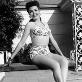 Ann Miller, die in ihrer letzten Rolle 2001 im Film "Mulholland Drive" auf der Leinwand zu sehen war, in ihrem Privathaus in Bel Air 1946