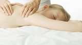 Heilmittel-Zusatzversicherung    Krankengymnastik, Massage, Ergotherapie: All diese Leistungen, die zur Heilung beitragen, aber quasi nicht zum Kernbereich der klassischen Medizin gehören, laufen als Heilmittel. Die gesetzliche Versicherung übernimmt hier in der Regel nur einen geringen Anteil der Kosten. Mit der Zusatzversicherung kann man sich solche Behandlungen öfter leisten. Auch dieses Extra gibt es meist nur im Paket mit anderen Zusatzleistungen