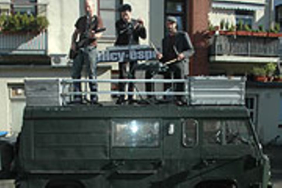 Militär-Oldtimer: Andreas Wiersig hat sich eine mobile Bühne mit Wohnmobil zugelegt Andreas Wiersig hat sich eine mobile Bühne mit Wohnmobil zugelegt