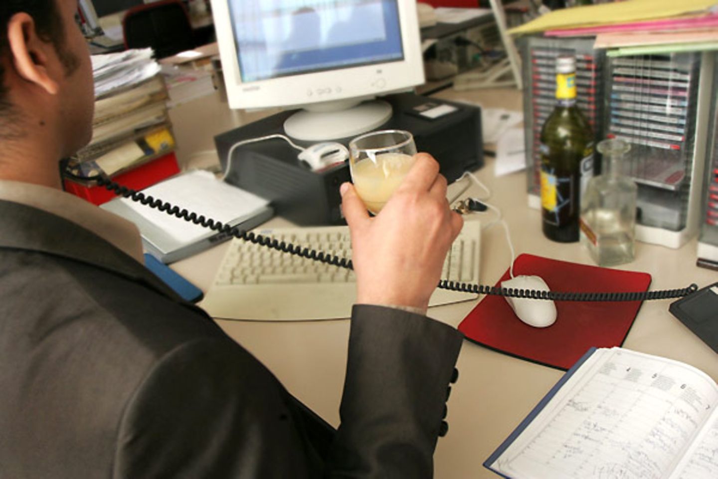 Das muss ein Beamter erfunden haben, der, wenn er morgens aus dem Haus ging, zu seiner Frau sagte: "Ich gehe jetzt arbeiten".   Bei, Schlaf