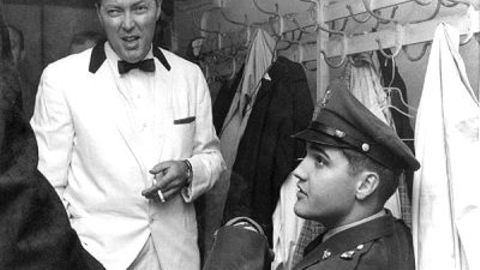 Gipfeltreffen: Elvis besucht während seines Wehrdienstes in Deutschland das Konzert seines Kollegen Bill Haley, der in Frankfurt a. M. auftrat