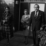 Hans-Dietrich und Barbara Genscher (links) vor ihrem Haus. Das Paar hatte im Oktober 1969 geheiratet, es war seine zweite Ehe.
