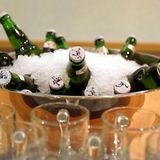 "Die Vielzahl der widerlichen Mikroben im Bier entwickeln nur in der Wärme ihren schlechten Geschmack. Gekühlt hingegen sind sie äußerst schmackhaft und auch völlig ungefährlich. Selbst der Alkoholgehalt ist gekühlt völlig wirkungslos."   A.B. Stin, Enz