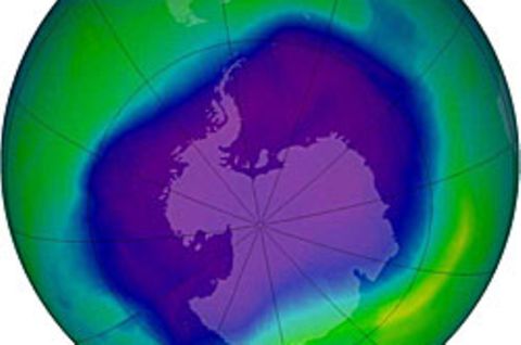 Ozonloch über der Antarktis: Die blauen und violetten Zonen geben an, wo die Ozonschicht am dünnsten ist