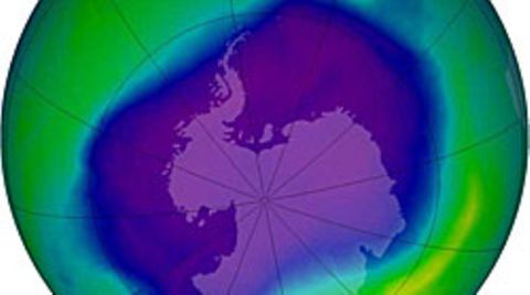 Ozonloch über der Antarktis: Die blauen und violetten Zonen geben an, wo die Ozonschicht am dünnsten ist