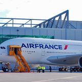 Die erste von zwölf bestellten A380  Als die Pläne für das Großraumflugzeug noch aus Papier bestanden, gehörte Air France im Jahr 2000 zu den Erstbestellern des doppelstöckigen Flugzeugs. Die französische Fluggesellschaft betreibt außerdem die größte Airbus-Flotte weltweit