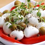 Zum sinnlichen Genuss gehört auch, dass Ihr Essen einladend und appetitlich aussieht und Sie es in einer harmonischen Atmosphäre verspeisen - nicht nebenbei vor dem Fernseher. Lassen Sie das Auge mitessen: Mit Safran, Kräutern, Tomaten- oder Gurkenscheiben, Paprikastreifen oder roter Tomatensauce bringen Sie Farbe ins Spiel