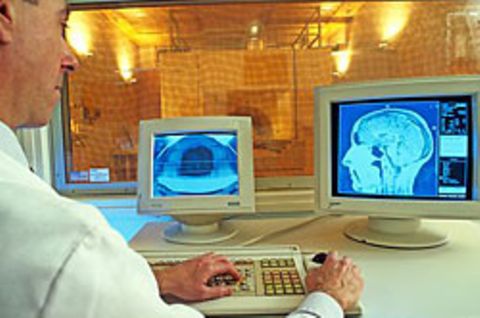 Normalerweise sind für die Entwicklung des Gesichtsfeldes beide Hirnhälften nötig