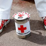 Hamburg    In Hamburg leben mehr Millionäre, als in jeder anderen deutschen Stadt. Aber die Hanseaten sind nicht geizig, sondern suchen bei Google nach Möglichkeiten, Spenden an Bedürftige zu überweisen. Aber da auch zwischen Alster und Elbe nicht alle in Geld schwimmen, suchen andere wiederum nach einem Nebenjob  Die gefetteten von Google Trends ermittelten Begriffe zeigen an, wonach im jeweiligen Bundesland in der Krise deutlich mehr gesucht wurde, als den 15 anderen Bundesländern.