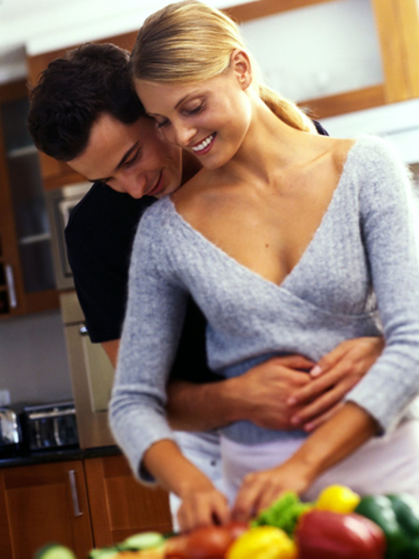 Single-Umfrage: Liebe geht durch den Magen Männern wird mit zunehmendem Alter immer wichtiger, dass ihre Partnerin gut kochen kann. Das gilt für 31 Prozent der unter 29-Jährigen und wird mit zunehmendem Alter immer wichtiger: 43 Prozent der über 55-Jährigen wünschen sich eine Frau, die den Kochlöffel schwingen kann Liebe geht durch den Magen Männern wird mit zunehmendem Alter immer wichtiger, dass ihre Partnerin gut kochen kann. Das gilt für 31 Prozent der unter 29-Jährigen und wird mit zunehmendem Alter immer wichtiger: 43 Prozent der über 55-Jährigen wünschen sich eine Frau, die den Kochlöffel schwingen kann