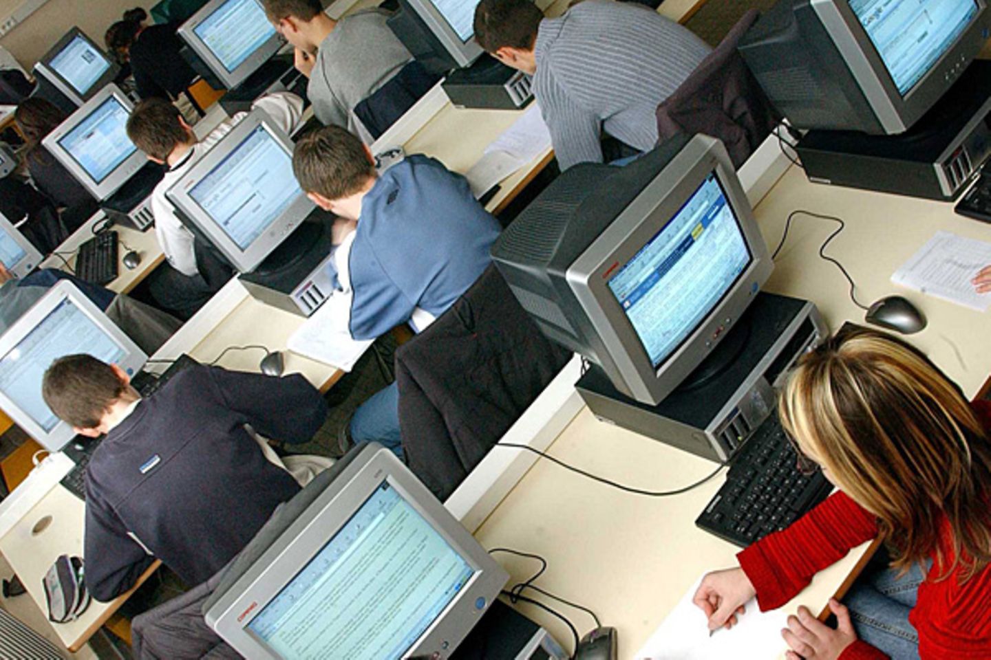 Wirtschaftszitate: "Ich denke, dass es einen Weltmarkt für vielleicht fünf Computer gibt." Thomas Watson, IBM-Chef. Das Zitat aus dem Jahr 1943 wird Watson zugeschrieben, allerdings gibt es keinen schriftlichen Beleg der Aussage. IBM trat 1981 mit dem IBM-PC den gewaltigen Boom der privaten Computer los "Ich denke, dass es einen Weltmarkt für vielleicht fünf Computer gibt." Thomas Watson, IBM-Chef. Das Zitat aus dem Jahr 1943 wird Watson zugeschrieben, allerdings gibt es keinen schriftlichen Beleg der Aussage. IBM trat 1981 mit dem IBM-PC den gewaltigen Boom der privaten Computer los