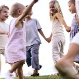 Dieter aus Herdecke wünscht sich zurück in die Zeit, als alles noch so einfach war: "Kinder sind tolerante und vorurteilslose Menschen. Sie nehmen jeden so, wie er ist. Es wäre schön, wieder Kind zu sein und geduzt zu werden."