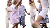 Dieter aus Herdecke wünscht sich zurück in die Zeit, als alles noch so einfach war: "Kinder sind tolerante und vorurteilslose Menschen. Sie nehmen jeden so, wie er ist. Es wäre schön, wieder Kind zu sein und geduzt zu werden."