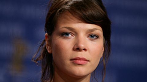 Jessica Schwarz auf der Berlinale-Pressekonferenz zu ihrem neuen Film "Der Rote Kakadu"