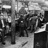 Die Fotos bleiben der Nachwelt erhalten - das Café Lehmitz an der Reeperbahn 22 musste dem unaufhaltbaren "Fortschritt" weichen. 1987 wurde es abgerissen.