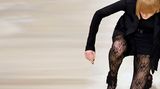 Nach dem Schock über den Sturz, kommt bei den Models der Ärger. Denn wie hier, bei der Präsentation von Karl Lagerfeld im Oktober 2006, zu fallen, gilt als grober Fauxpas. Viele Designer sehen die Schuld bei den Models, nicht beim Schuhwerk.