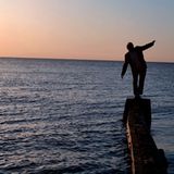 Wagen Sie, unangepasst zu sein!     Wagen Sie einmal in der Woche Grenzen zu überschreiten. Tun Sie etwas Ungewöhnliches, und Sie kommen auf neue Ideen. Tun Sie manchmal das, was andere nicht tun, und ertragen Sie, dass das manche verrückt finden. (www.burnon.de)