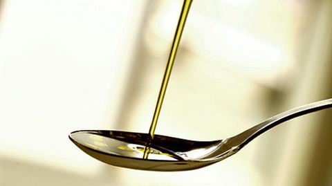Olivenöl soll dazu beitragen, den HDL-Wert im Blut zu erhöhen - doch dieser schützt nicht alle Menschen vor Herzerkrankungen