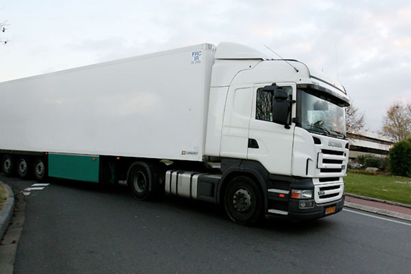 "Wir benötigen für unser Geschäft einen neuen LKW. Ich würde den Gutschein dafür geben, drauflegen muß ich dann ca 49.500 Euro."    Ingeborg M.   Gesetzt den Fall, die Bürger bekämen tatsächlich Konsumgutscheine in Höhe von 500 Euro. Was würden sie damit machen? Und wären sie bereit, einen Eigenanteil obendrauf zu legen? Das fragten wir die stern.de-Leser. Hier die Ergebnisse.