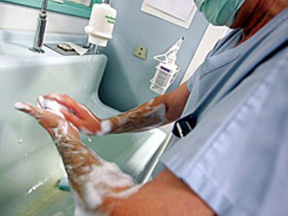 Hygiene-Schlamperei: Mit strikten Hygiene-Maßnahmen lässt sich die Ansteckungsquote radikal reduzieren - die Niederlande machen es vor Mit strikten Hygiene-Maßnahmen lässt sich die Ansteckungsquote radikal reduzieren - die Niederlande machen es vor