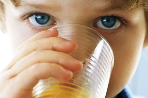 Für Obstmuffel ist Fruchtsaft eine Alternative - Obst ist jedoch gesünder