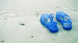 Wassersandalen schützen Sie beim Baden im Freien vor Steinchen und scharfkantigen Muscheln
