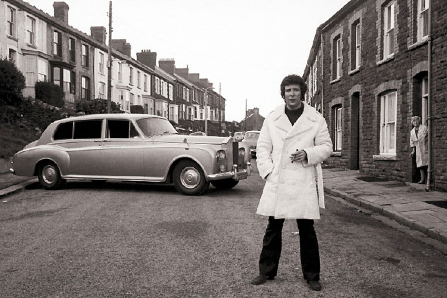 Tom Jones mit seiner Rolls Royce Phantom Limousine, besucht seinen Geburtsort Pontypridd in Südwales