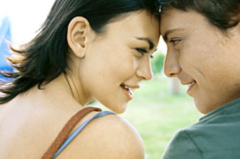Psychologen untersuchten, wie sich flirten auf eine bestehende Partnerschaft auswirkt