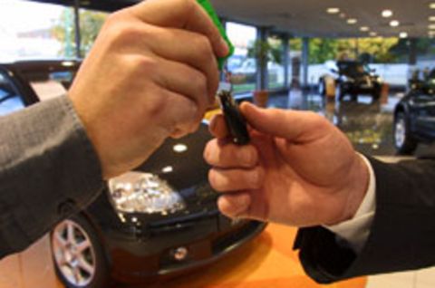 Ein großer Teil der Leasing-Kunden mag aus Finanznot geneigt sein, auf einen kleineren fahrbaren Untersatz umzusteigen - der kommt jedoch oft aus Asien
