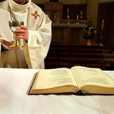 Die Affäre um den exkommunizierten Bischof Williamson scheint Spuren hinterlassen zu haben: Priester und Pfarrer belegen bei den Befragten zusammen mit Taxifahrern den zehnten Rang