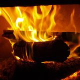 "Der 500-Euro-Gutschein für alle bedeutet mindestens 40.000.000.000 Euro mehr Schulden zu Lasten späterer Generationen. Der Effekt für den Konsum wäre vermutlich einem Strohfeuer vergleichbar. Um dem Schwachsinn dieses Vorschlags etwas entgegenzusetzen, wäre ich bereit, auf dem Marktplatz meinen 500-Euro-Schein öffentlich zu verbrennen!    O.H.  Gesetzt den Fall, die Bürger bekämen tatsächlich Konsumgutscheine in Höhe von 500 Euro. Was würden sie damit machen? Und wären sie bereit, einen Eigenanteil obendrauf zu legen? Das fragten wir die stern.de-Leser. Hier die Ergebnisse.