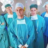 Ärzte stehen bei der Partnerwahl von Frauen und Männern am höchsten im Kurs. Das geht aus einer repräsentativen Umfrage der Forschungsgruppe Profession & Business im Auftrag des RTL-Magazins "Extra" hervor. Danach sagten 78 Prozent der befragten Frauen und 71 Prozent der Männer, sie hätten am liebsten einen Arzt beziehungsweise eine Ärztin als zukünftigen Partner