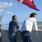 Eine Seefahrt, die ist...    ... umsatzsteuerrechtlich je nach Entfernung unterschiedlich zu besteuern. Denn "Linienverkehr mit Schiffen sowie die Beförderungen im Fährverkehr" sind für ermäßigte sieben Prozent zu haben. Sofern während der Fahrt die Gemeindegrenzen nicht verlassen werden oder aber "die Beförderungsstrecke nicht mehr als 50 Kilometer beträgt." Unter diese Bestimmung fallen auch Busreisen oder Fahrten mit Drahtseilbahnen