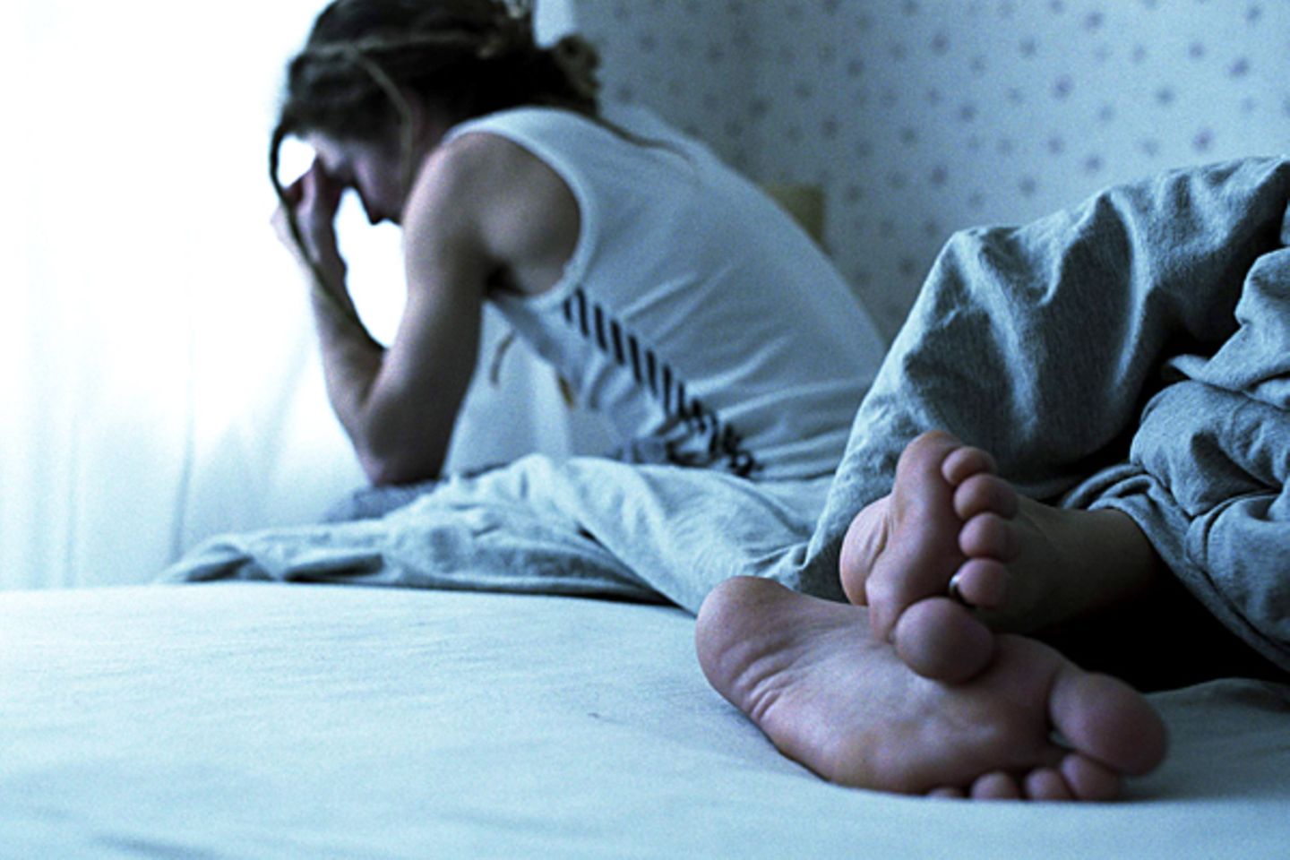 Uuups, …    Die Zunge ist pelzig, der Morgen grau, und das dort neben einem mit Sicherheit nicht der Traumkörper von letzter Nacht - herzlich Willkommen in der Welt der One-Night-Stands, erleben Sie den Charme von ungeplanten Sex mit Wildfremden. Laut Umfragen hatte bereits die Hälfte aller Männer und ein Viertel aller Frauen schon mal auf jemanden eingelassen, den sie erst ganz kurz kannten. Ob es "danach" zu einer Beziehung kommt, entscheidet sich für Männer, nicht ganz unerwartet, "dabei": Für fast die Hälfte von ihnen ist die Qualität des Beischlafes das ausschlaggebende Kriterium. Von den Frauen sehen das nur 15 Prozent so
