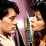 Kyle MacLachlan und Isabella Rossellini in "Blue Velvet"(USA 1986). Der Psycho-Thriller um einen netten Jungen, der durch Zufall in einen Strudel aus Horror und Sex gerät, machte Lynch zu einem Kultregisseur