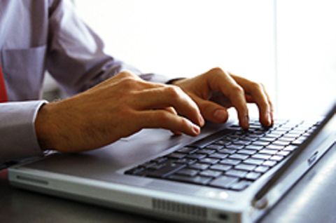 Ein Berater ist oft unersetzlich. Bei den ersten Informationen kann das Internet weiterhelfen